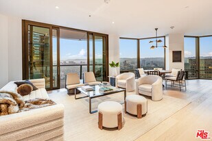 211 W Elm Ct in Los Angeles, CA - Building Photo