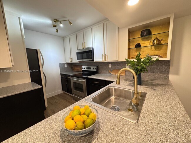 4770 NW 102nd Ave in Doral, FL - Building Photo - Building Photo