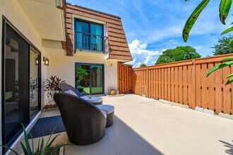 3900 County Line Rd in Tequesta, FL - Building Photo - Building Photo