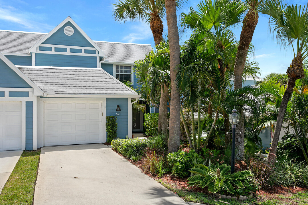 126 Ocean Dunes Cir in Jupiter, FL - Building Photo