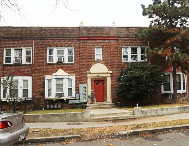 1220 Holbrook St Ne in Washington, DC - Building Photo - Building Photo