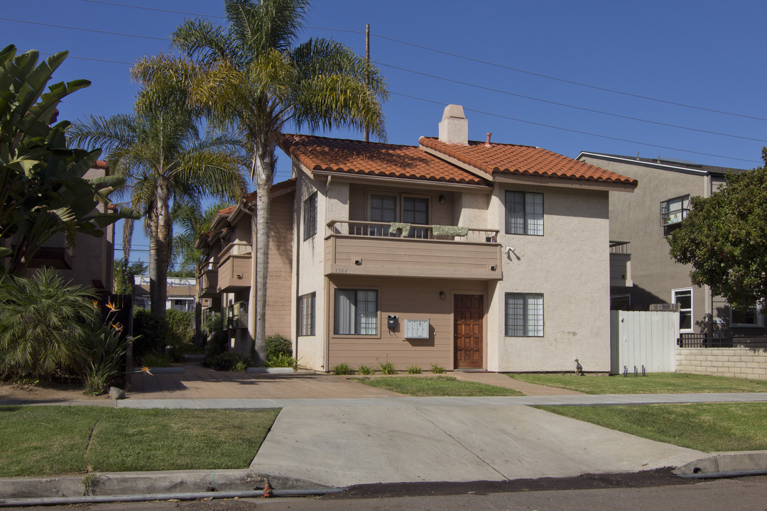 1744 Hornblend St in San Diego, CA - Building Photo