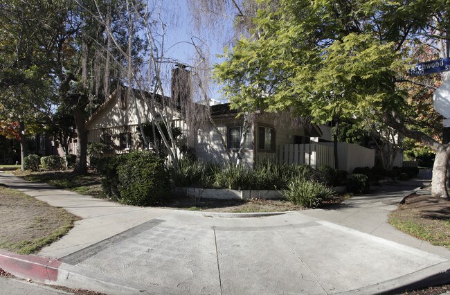 Whitsett Estates in North Hollywood, CA - Building Photo - Building Photo