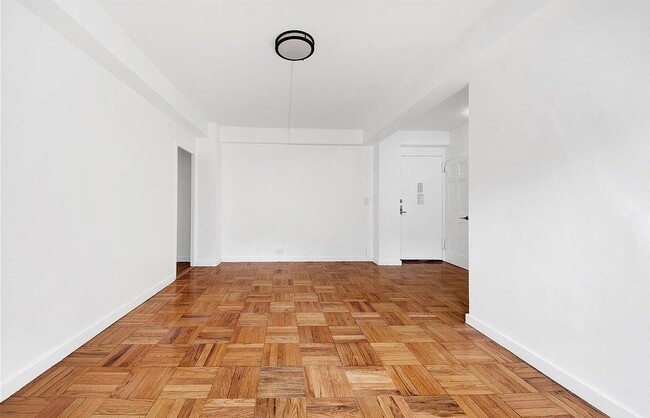 1569 Metropolitan Ave in Bronx, NY - Building Photo - Building Photo