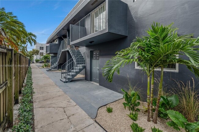 421 SW 9th St