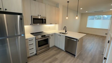 7026 SE Duke St in Portland, OR - Building Photo - Building Photo