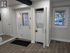 945-945 Vance Crescent in Innisfil, ON - Building Photo - Building Photo