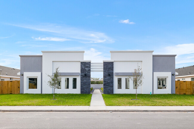 3504 Frio Ave, Unit 1 in McAllen, TX - Foto de edificio - Building Photo