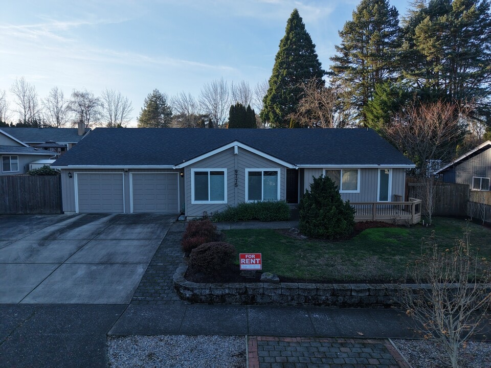 9775 SW Robbins Dr in Beaverton, OR - Foto de edificio