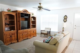 101 Cambridge Trail in Sun City Center, FL - Building Photo - Building Photo