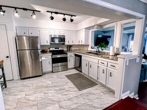 156 World of Tennis Sq in Lakeway, TX - Building Photo - Building Photo