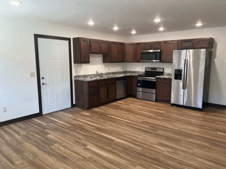 1566 Ball St in Eau Claire, WI - Building Photo