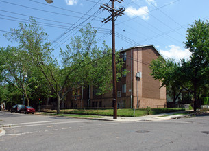 1717 S St SE in Washington, DC - Building Photo - Building Photo