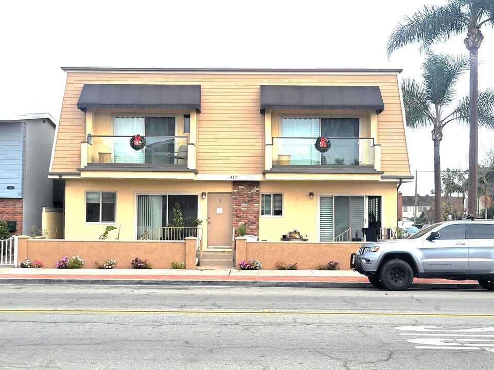 417 Ocean Ave, Unit Five in Seal Beach, CA - Building Photo