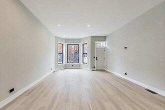 1311 N Rockwell St, Unit Unit 1 in Chicago, IL - Foto de edificio - Building Photo