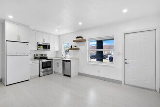 775 NW 96th St in Miami, FL - Foto de edificio - Building Photo