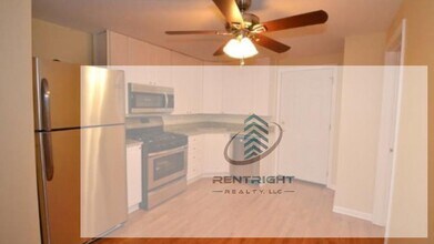 1510 W Erie St, Unit Garden in Niles, IL - Building Photo - Building Photo