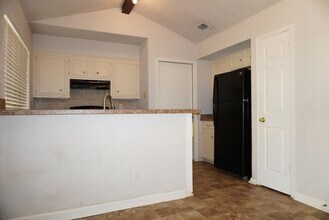 2007 Hickory Hill Dr in Kirby, TX - Building Photo - Building Photo