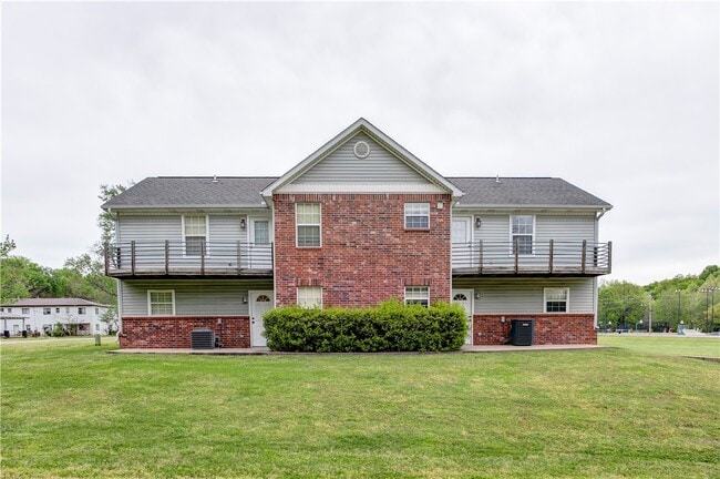 property at 806 W Tahlequah St