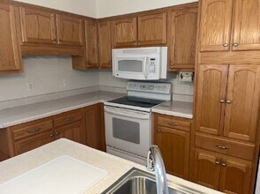 8 Oakland St in Weaverville, NC - Building Photo - Building Photo