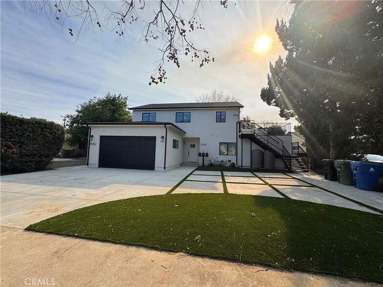 15950 Tuba St in Los Angeles, CA - Building Photo