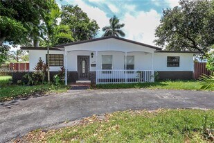 200 SW 64th Way in Pembroke Pines, FL - Building Photo