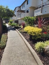 5075 Valley Crest Dr in Concord, CA - Building Photo - Building Photo