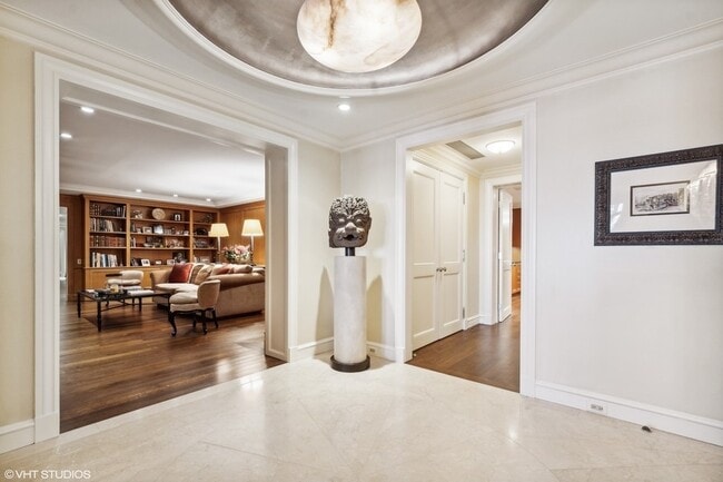 219 E Lake Shore Dr in Chicago, IL - Building Photo - Building Photo