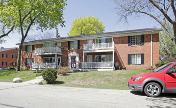 Linden Lane Apartments in Thiensville, WI - Building Photo - Building Photo