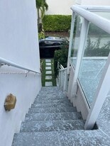 6320 NW 105th Pl in Doral, FL - Building Photo