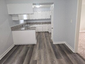 1626 W 104th St in Los Angeles, CA - Building Photo - Building Photo
