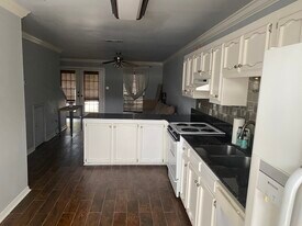 2293 Hollydale Ave, Unit 7D in Baton Rouge, LA - Building Photo