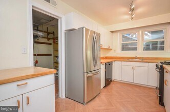208 Upton St in Rockville, MD - Building Photo - Building Photo