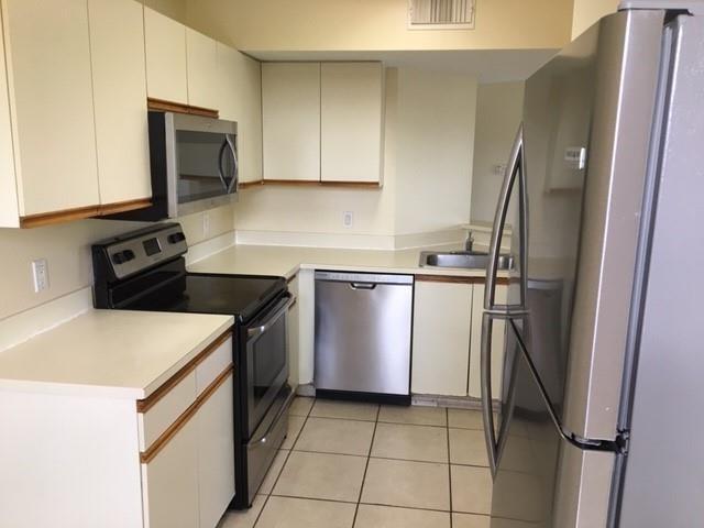8821 Wiles Rd in Coral Springs, FL - Building Photo - Building Photo