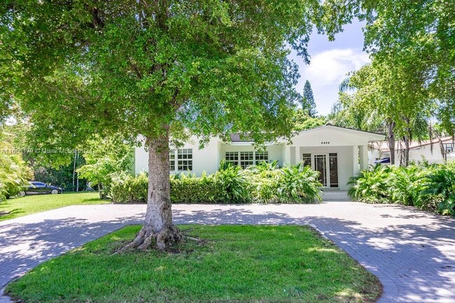 4444 Ingraham Hwy in Coral Gables, FL - Foto de edificio - Building Photo
