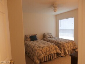 9044 Shadow Glen Way in Ft. Myers, FL - Foto de edificio - Building Photo