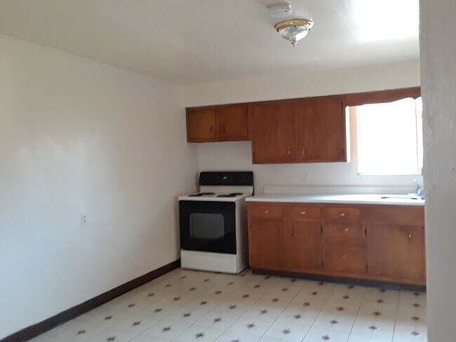 111 1st Ave W in West Mifflin, PA - Foto de edificio - Building Photo