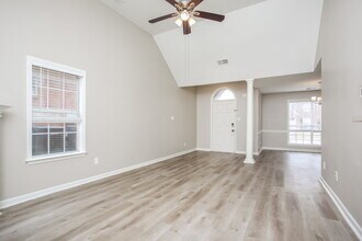 1390 Bayberry Hill Dr, Unit #4 in Cordova, TN - Foto de edificio - Building Photo