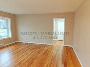 150 Clair St in Garden City, MI - Building Photo - Building Photo