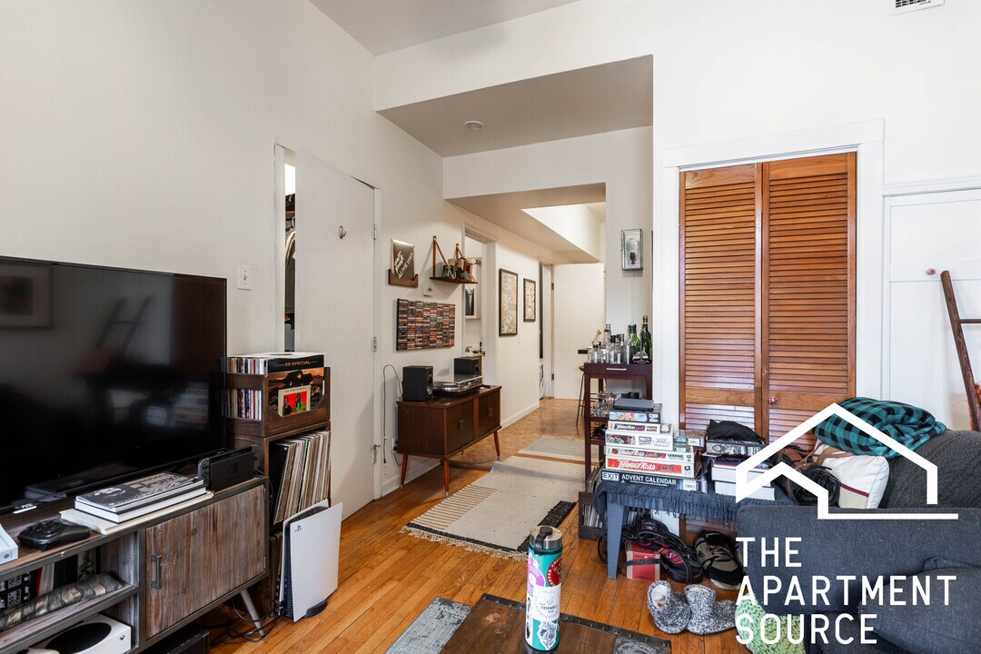 1627 N Winchester Ave, Unit 2 in Chicago, IL - Building Photo