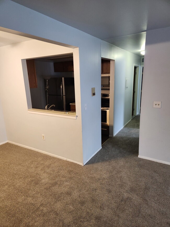 1472 W Chateau Vert in Ypsilanti, MI - Building Photo - Building Photo