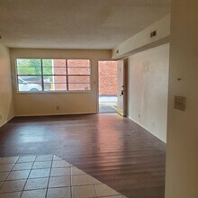 1234 E Elm St, Unit F17 in Springfield, MO - Building Photo - Building Photo