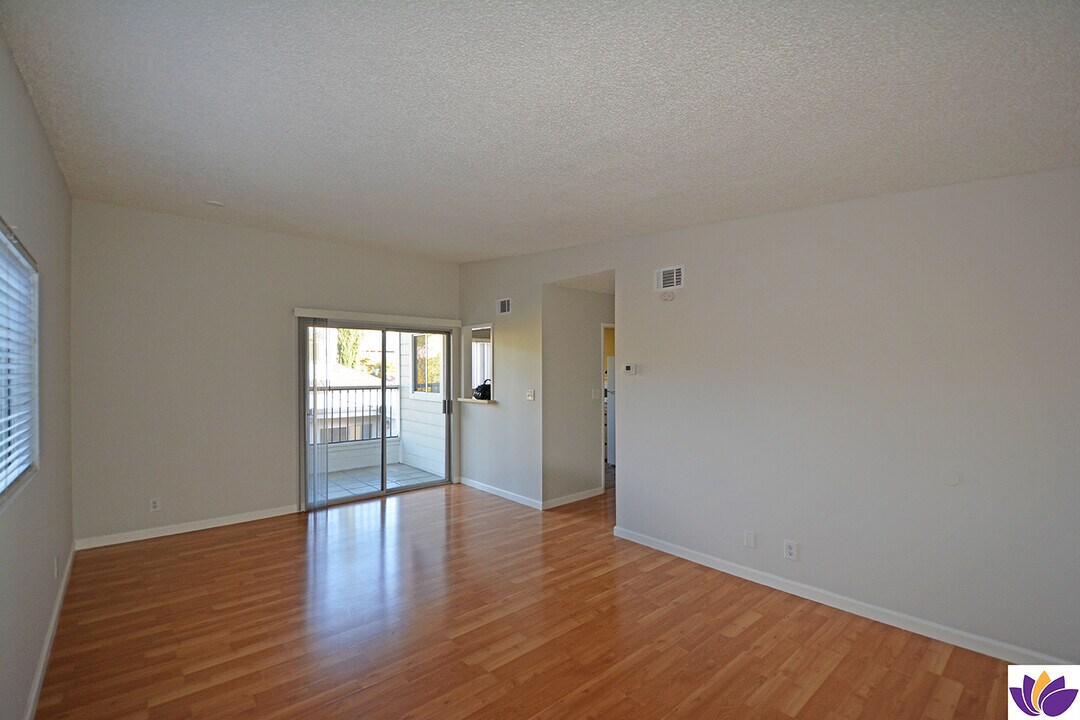 131 N Florence St, Unit 0 in Burbank, CA - Building Photo