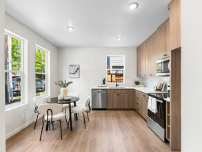 3564 Garfield Ave in Portland, OR - Building Photo - Interior Photo