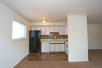 Regent Apartments in Baltimore, MD - Building Photo - Interior Photo