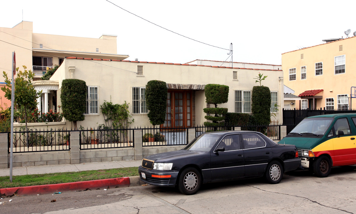 2041 E 10th St in Long Beach, CA - Building Photo