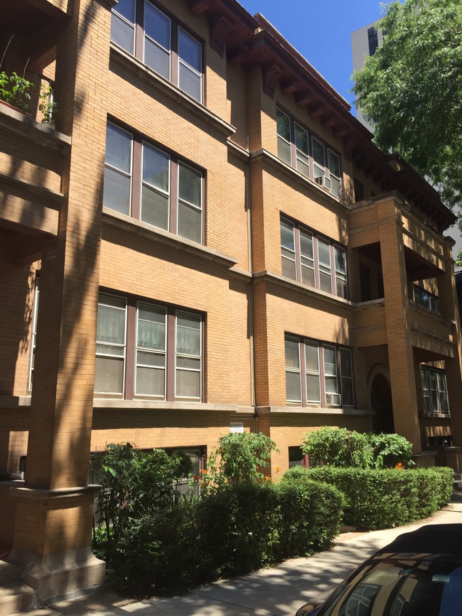 434 W Roslyn Pl, Unit 2