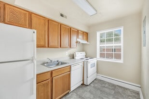 Admiral Pointe in Newport News, VA - Building Photo