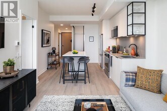 740-740 Dupont St in Toronto, ON - Building Photo - Building Photo