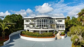 2827 S Indian River Dr in Fort Pierce, FL - Building Photo